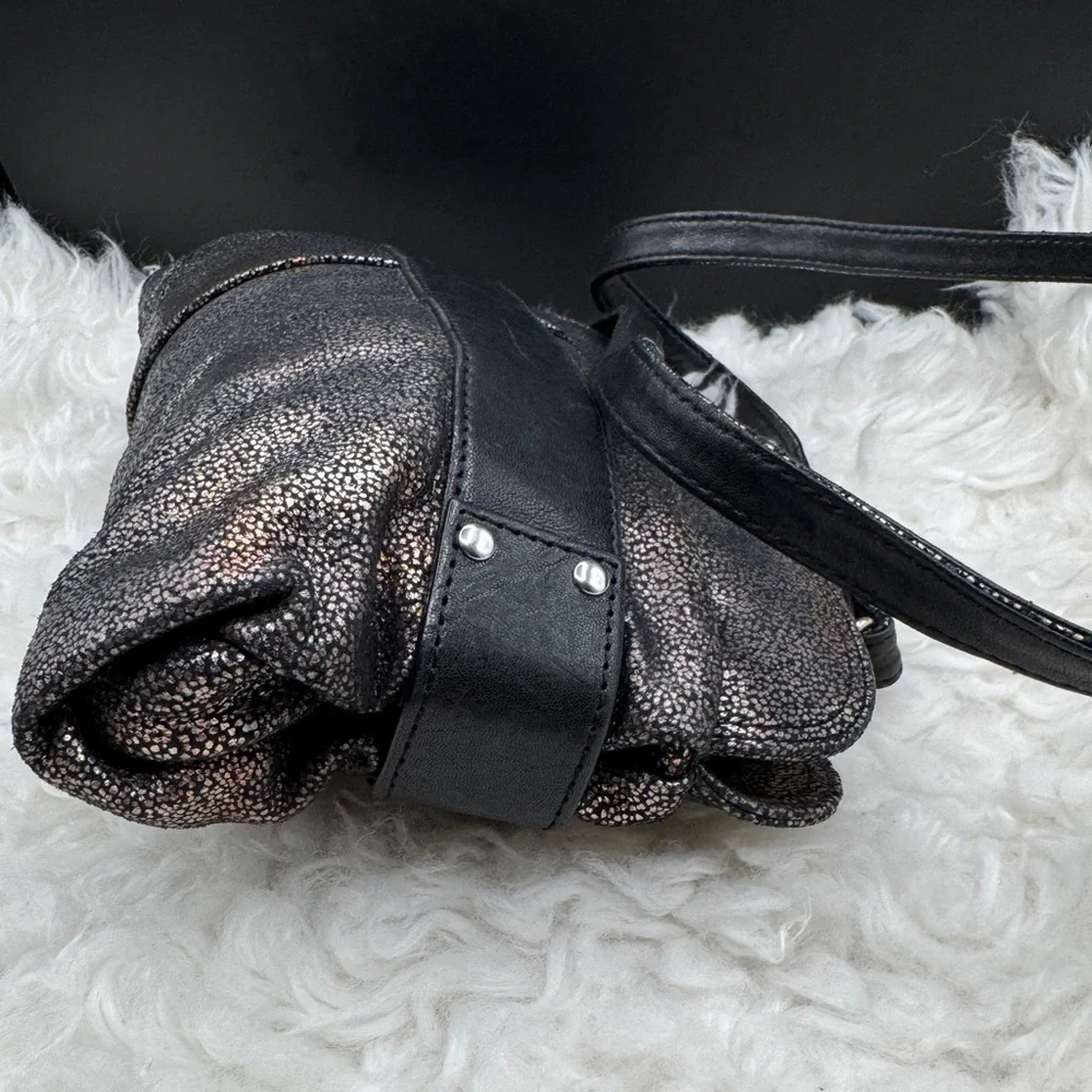 See by Chloe Black and Gold Textured Crossbody Bag - Picture 3 of 10